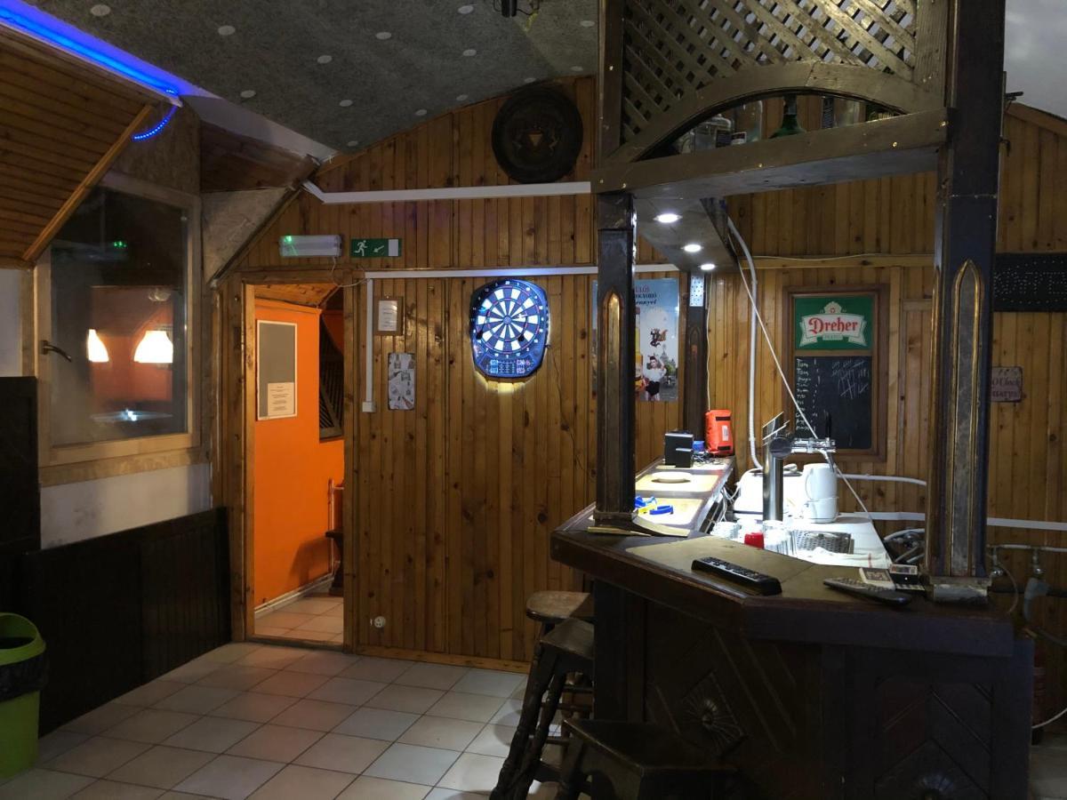 Whole Basemenet Former Pub4 Stag Do/Hen Party Budapešť Exteriér fotografie