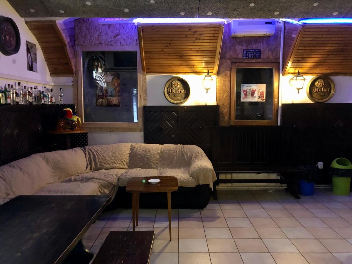 Whole Basemenet Former Pub4 Stag Do/Hen Party Budapešť Exteriér fotografie