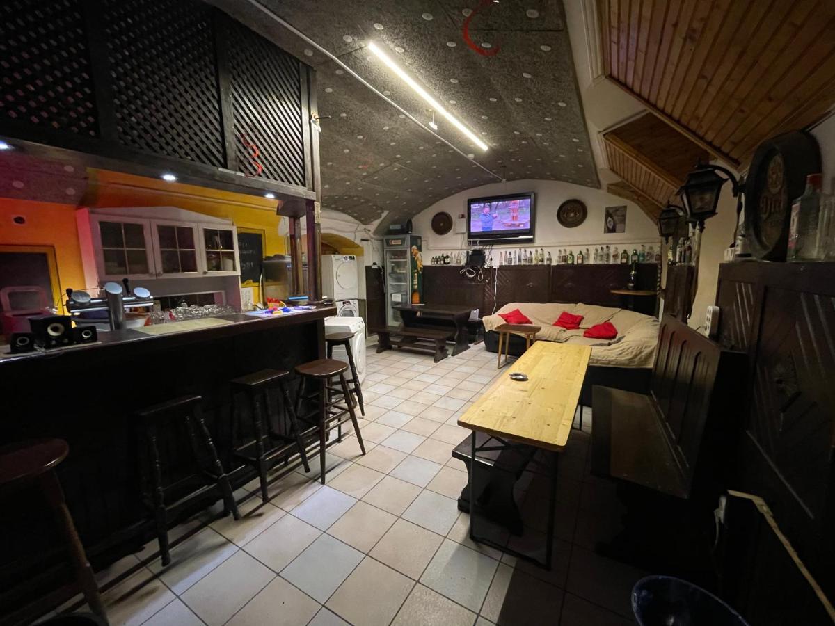 Whole Basemenet Former Pub4 Stag Do/Hen Party Budapešť Exteriér fotografie